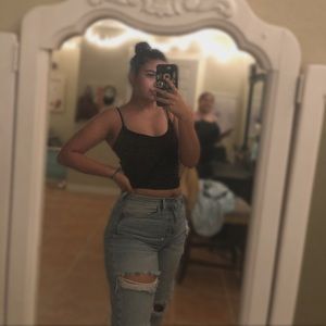 Meet your Posher, Julissa